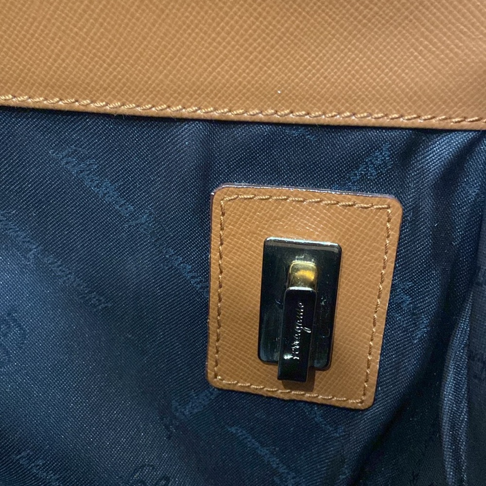Vintage rare SALVATORE FERRAGAMO Gancini crossbody/handbag - Picture 7 of 12